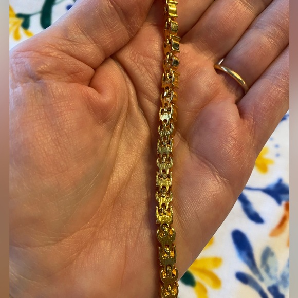 GOLD TONED Clear Rhinestones Bracelet NWT - Picture 4 of 6